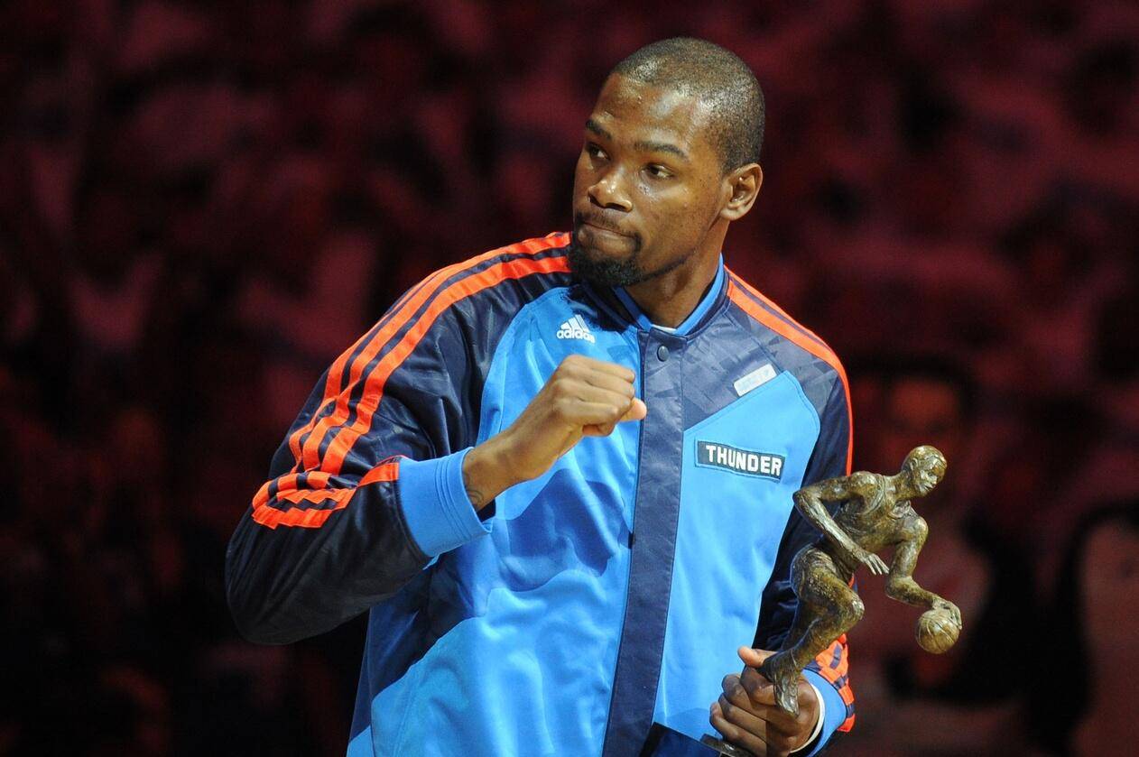 包含转会期埃因霍温备战全明星赛，复出首秀细节曝光，态度坚定，纪律约束更严格的词条